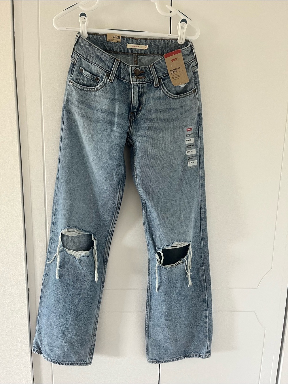 NWT
Levi’s Low Super Pro Women's Jeans size 25x32 - Picture 6 of 13